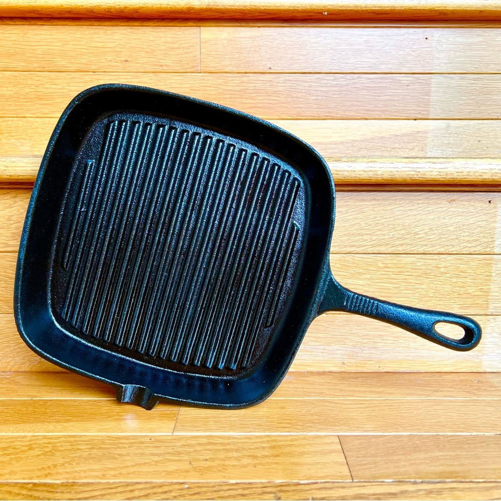 9” HEUCK CLASSICS Cast Iron Square Griddle Cookware Pan Baking Bake
